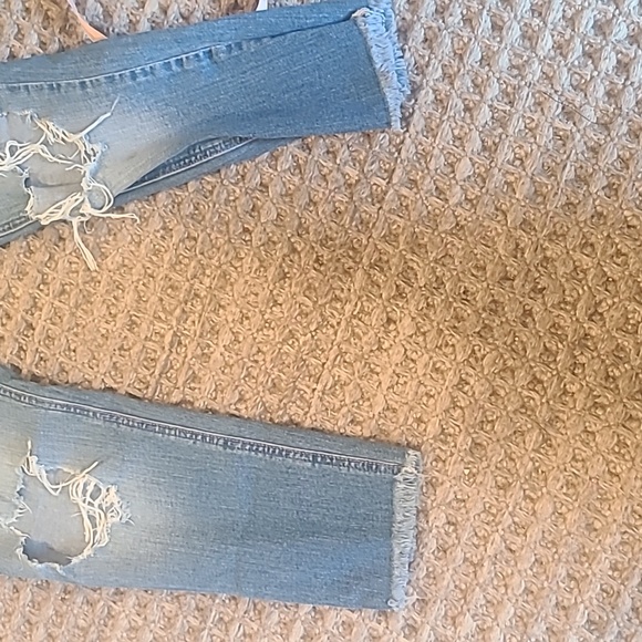 Hollister distressed jeans - Picture 2 of 4